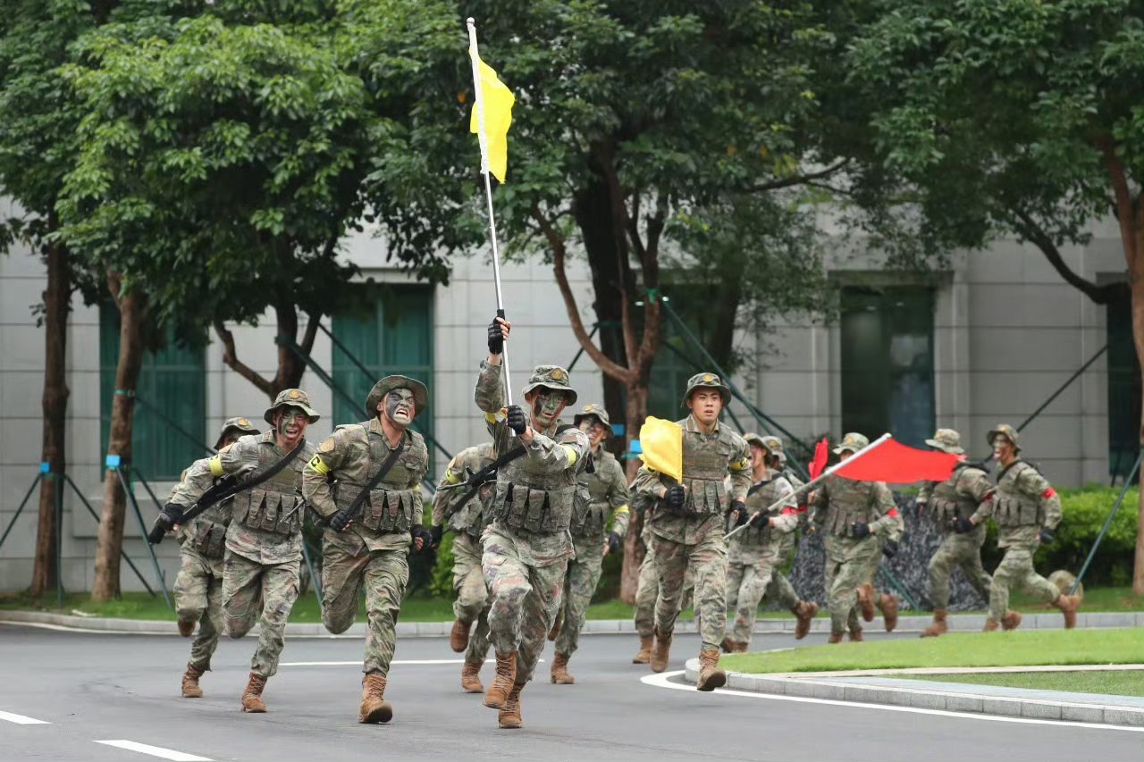 澳门市民谈解放军，在安全感中成长的一代