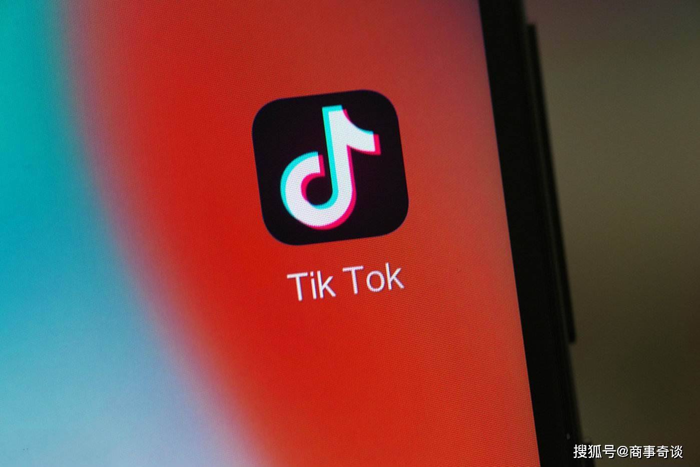 TikTok与小红书，美国网友的新战场与社交迁徙之路