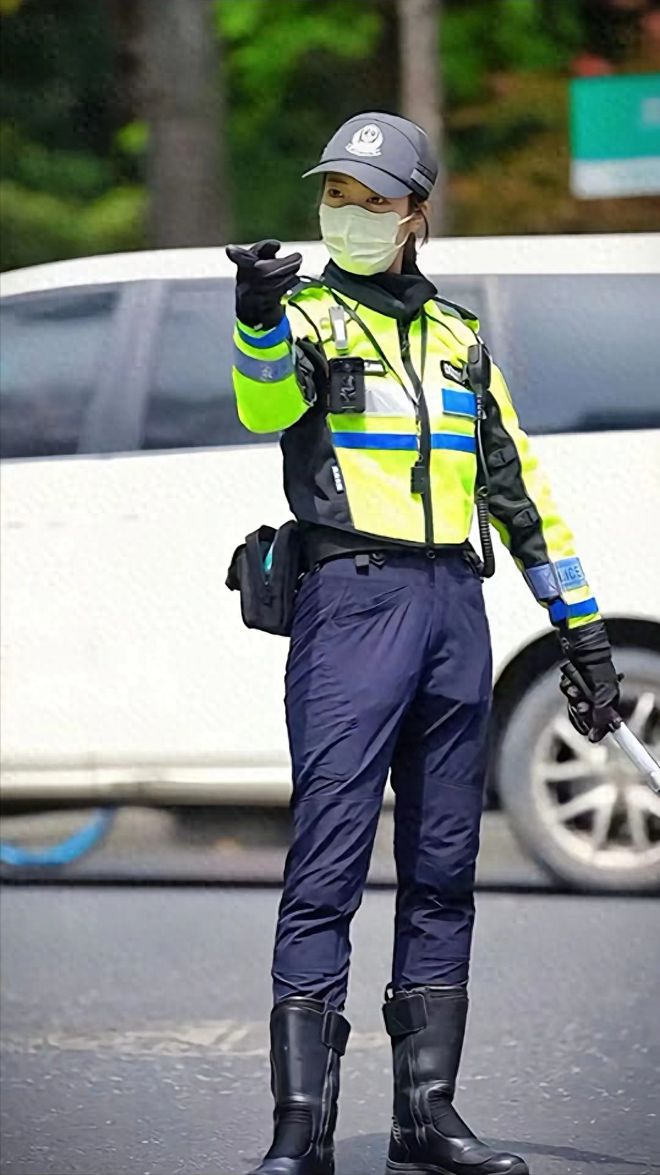 杭州女骑警贾静雯式美丽与力量并存的风采