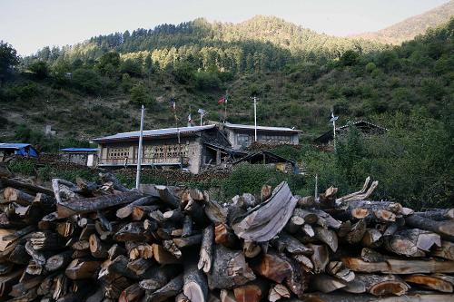 西藏地震紧急状况，五公里内七个村庄受影响严重