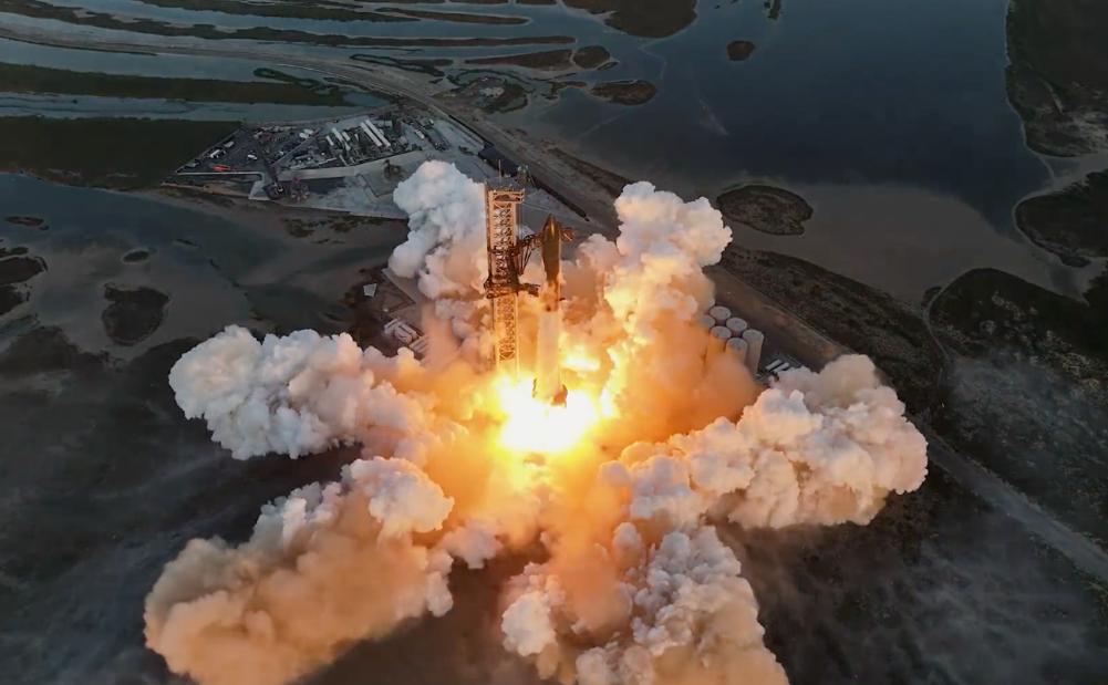 SpaceX星舰第七次试飞，二级失联后的挑战与一级火箭回收的新里程碑