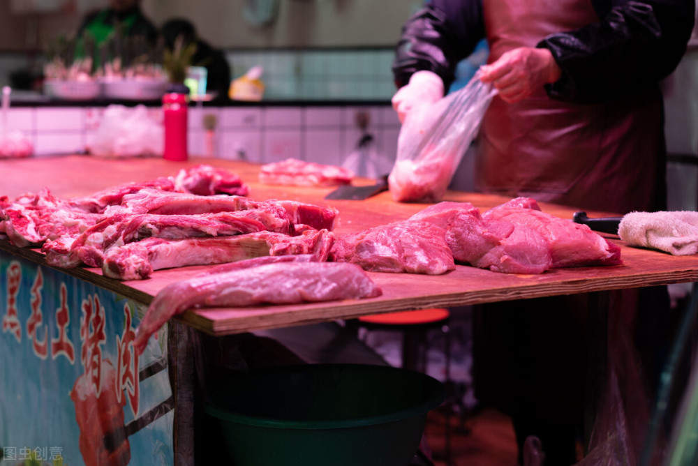 警惕食品安全风险，美国男子食用未煮熟猪肉引发虫卵感染事件警示人们食品安全不可忽视