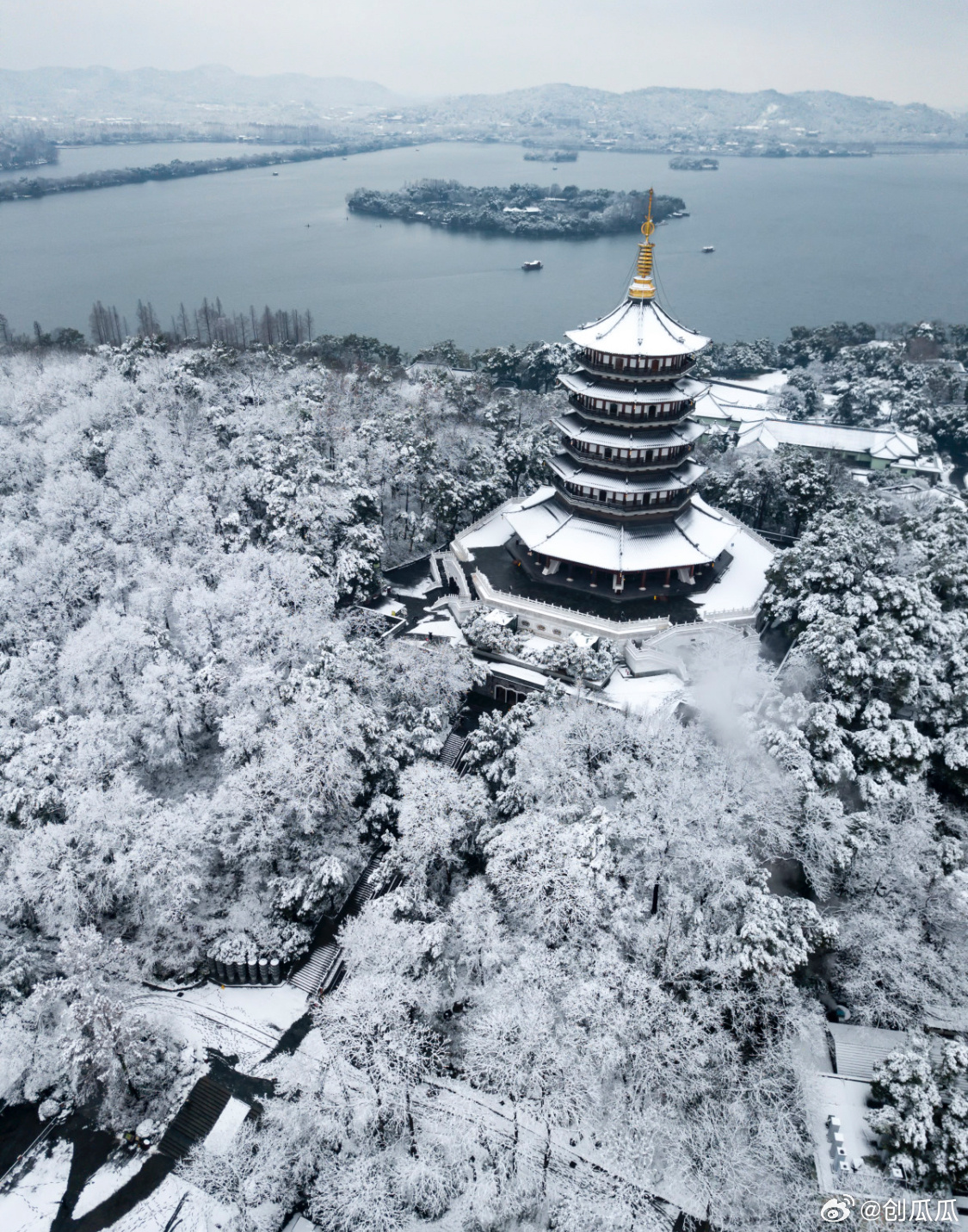 杭州雷峰塔揭秘千年小白之谜