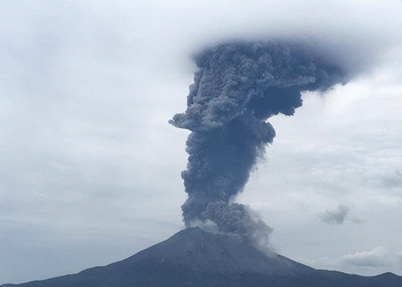 日本樱岛火山爆炸性喷发，自然力量与人类应对的挑战