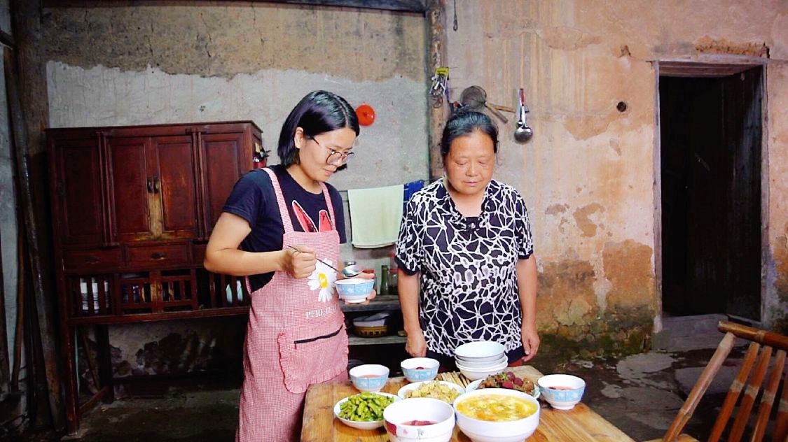 婆婆十三年如一日的温情陪伴，每日两餐见证深厚爱意